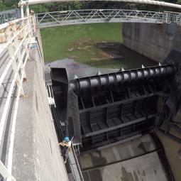Technicien cordiste ardèche Barrage de Malarce sur la thines